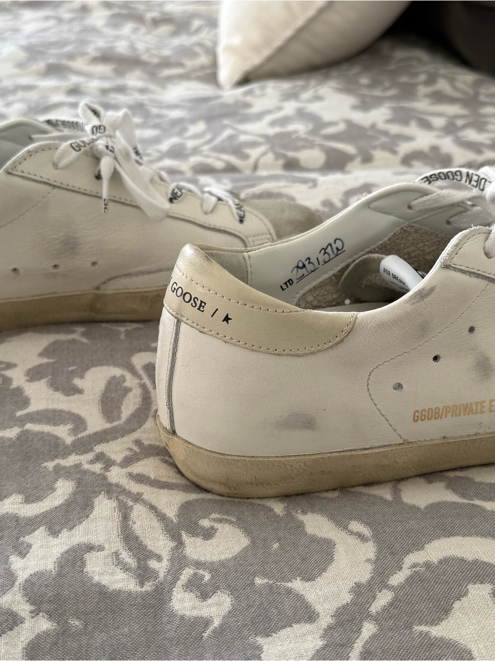 Golden Goose White Super-Star Insole Sneakers with Black Logo - Picture 2 of 6